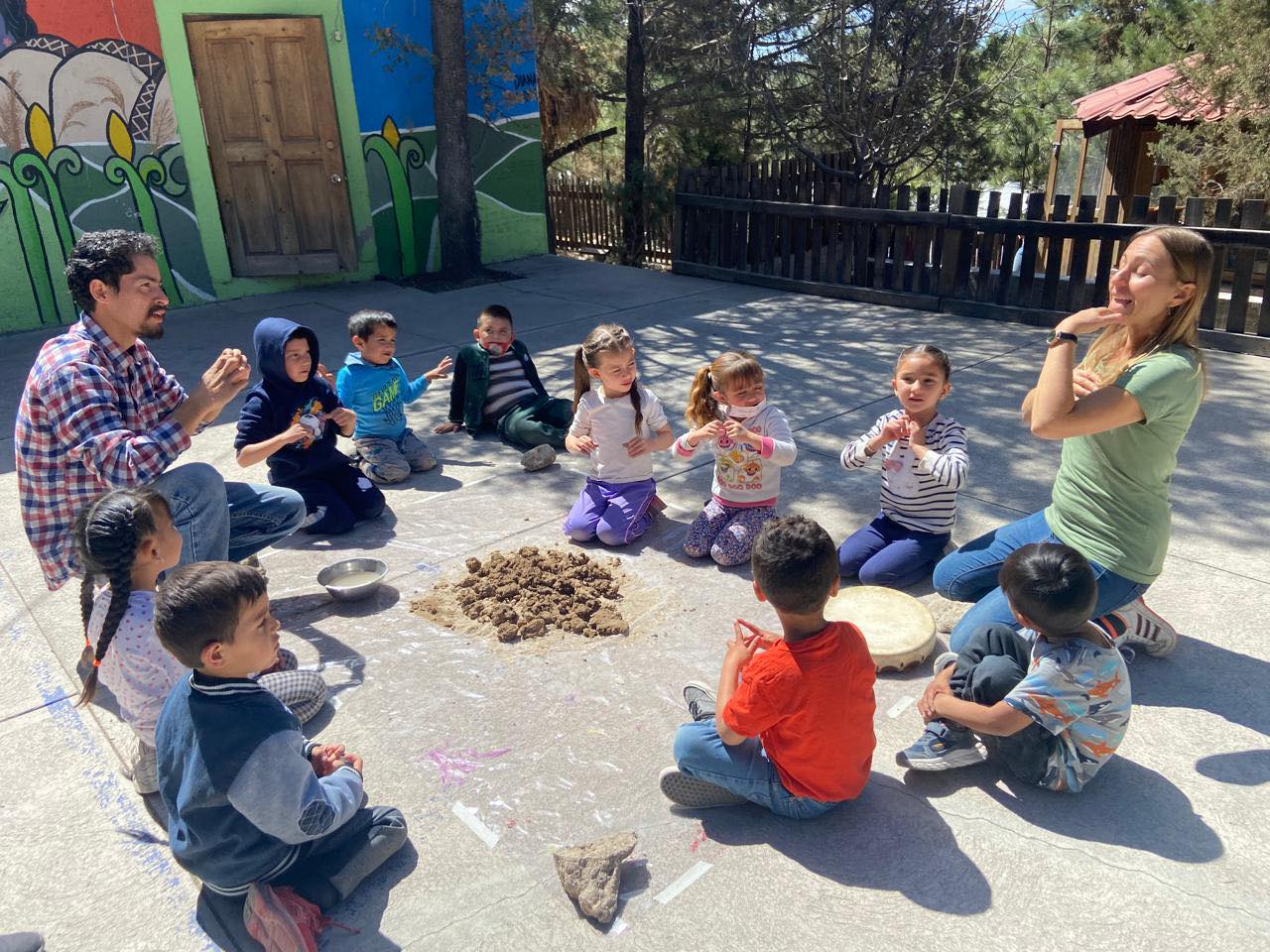 Niños en actividades de Tamujé Iwigara