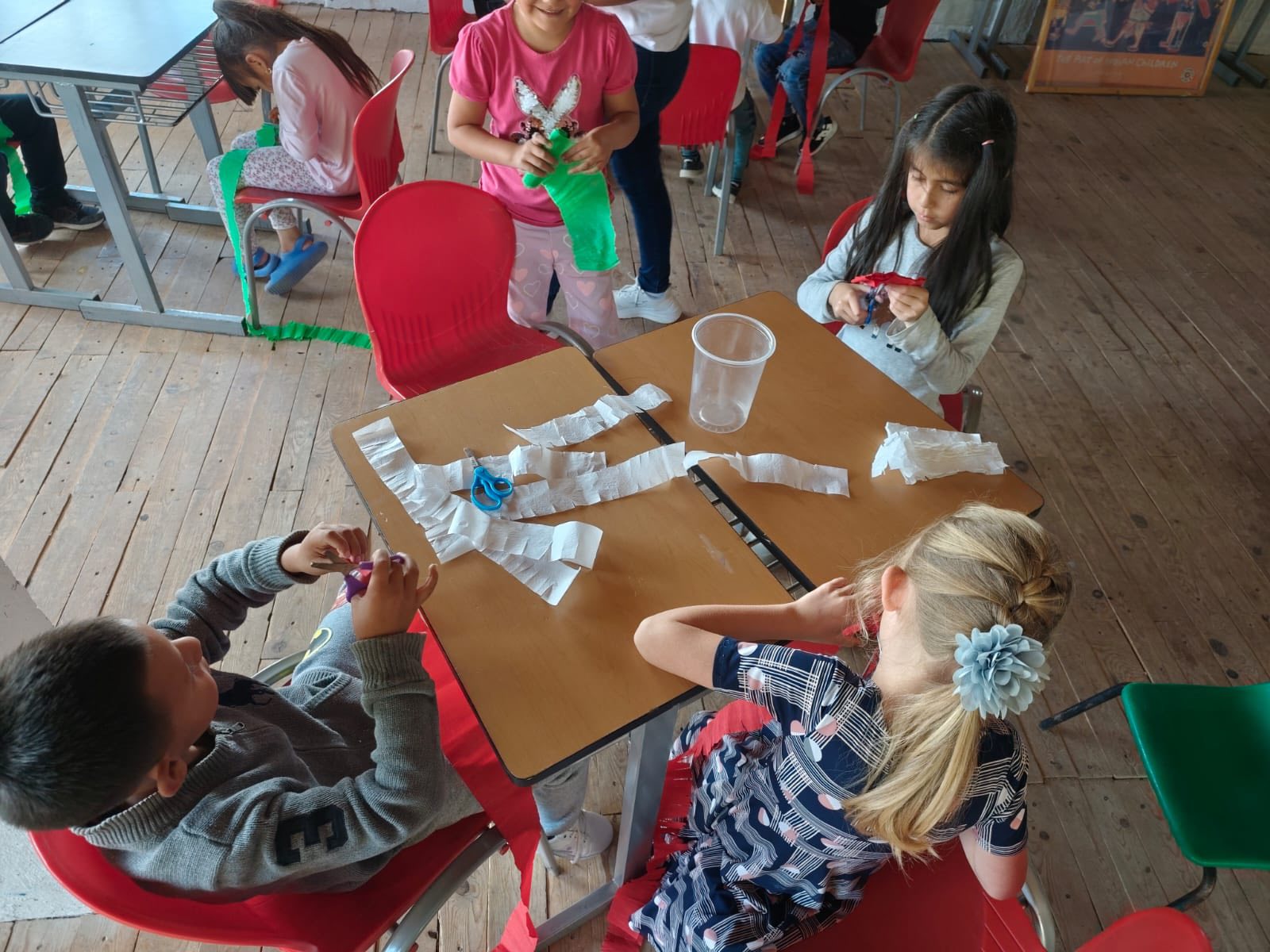 Niño trabajando de forma autónoma