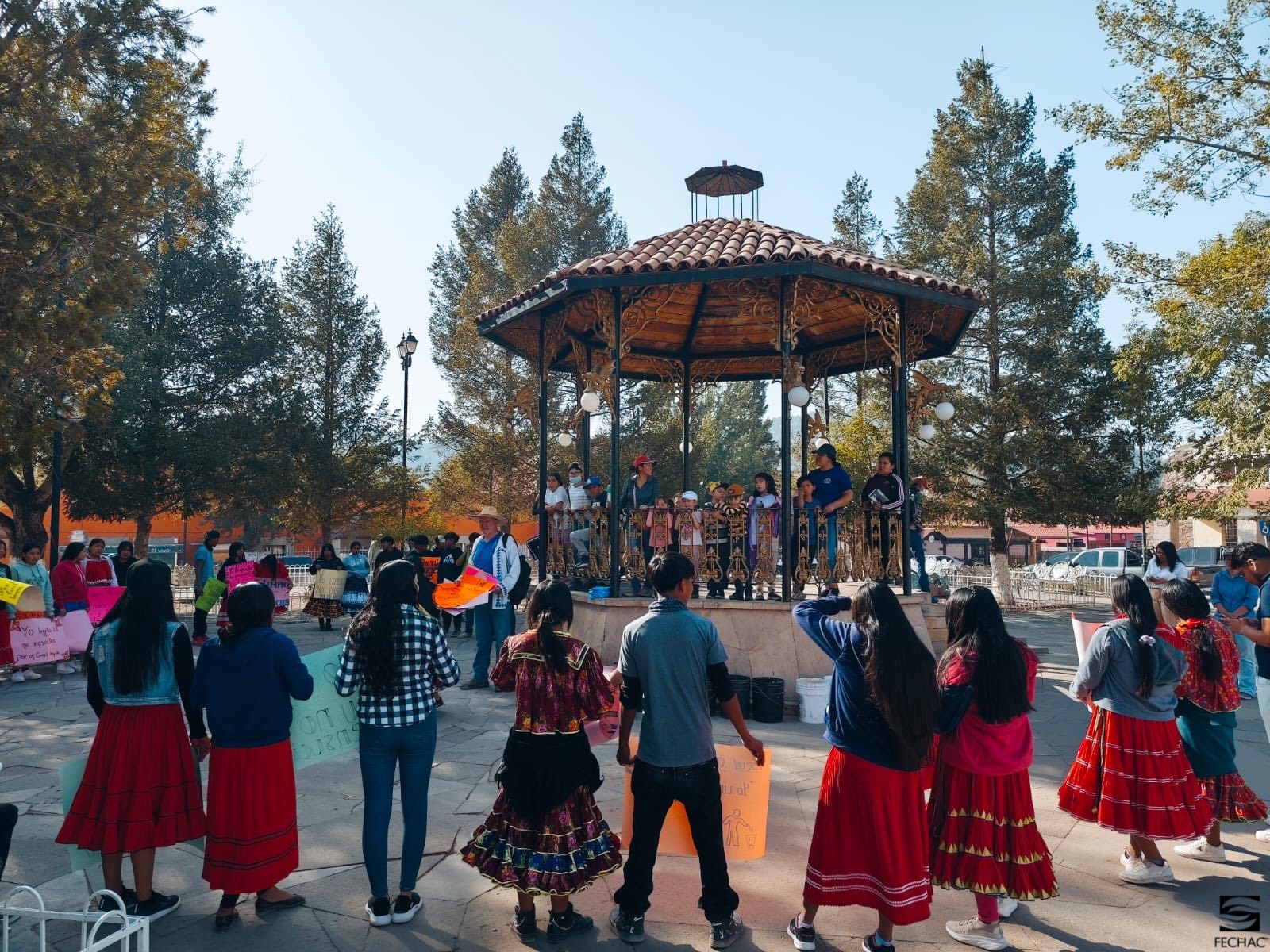 Niño aprendiendo con entusiasmo