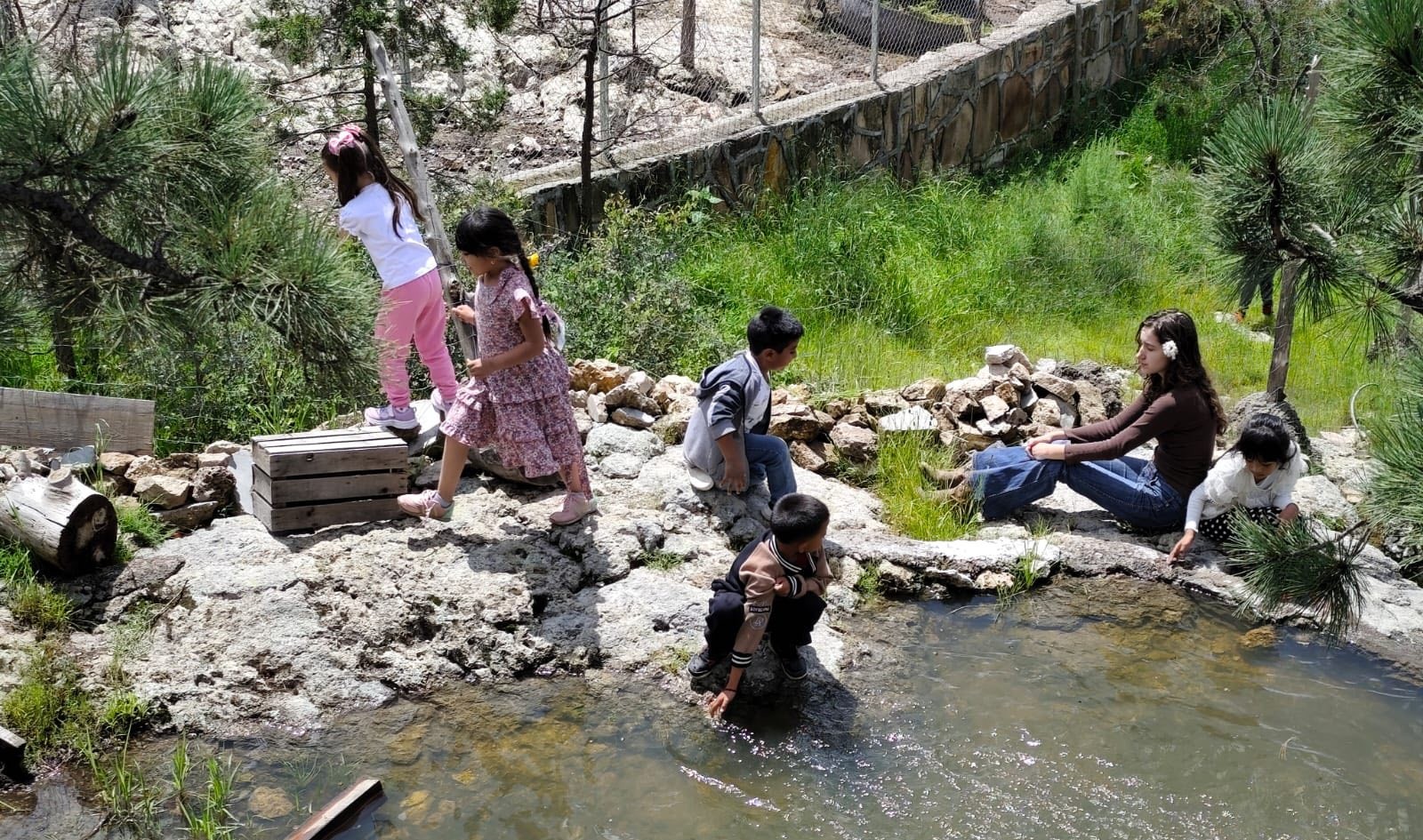 Niño aprendiendo con entusiasmo