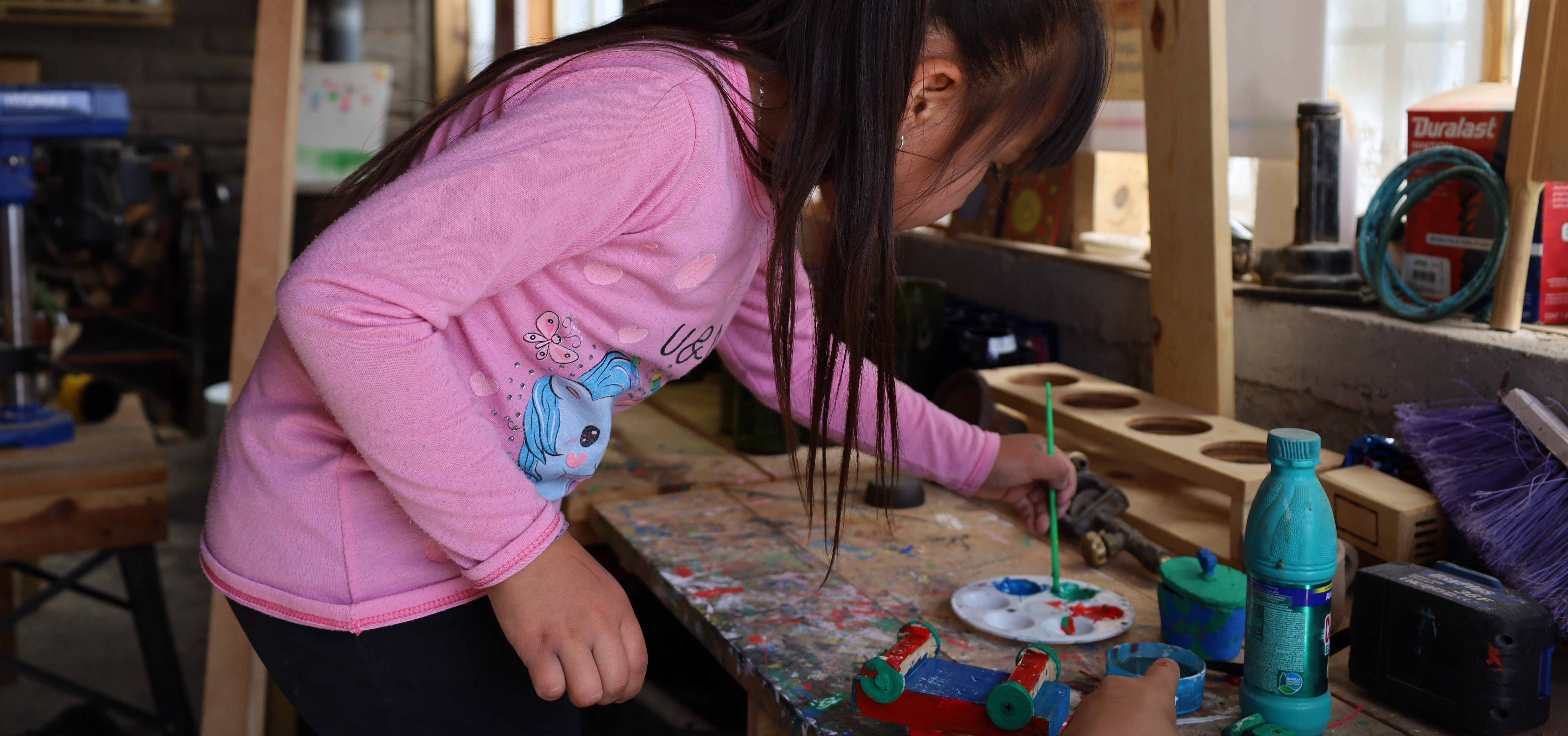 Niño trabajando de forma autónoma